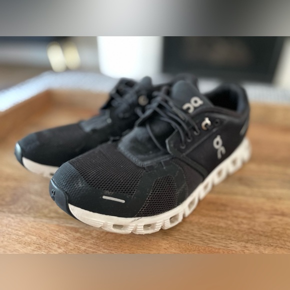 ON Cloud Running Shoes Womens Size 9.5 Black White Comfort - Picture 2 of 9